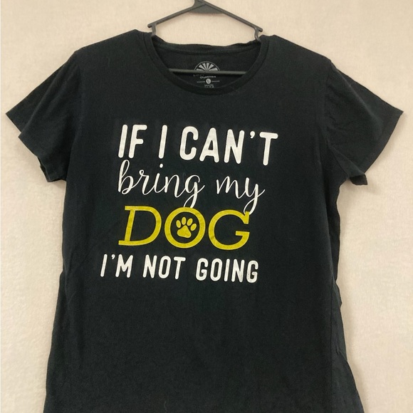 Gildan Tops - Lost Creek Outfitters If I Can’t Bring My Dog I’m Not Going Graphic Shirt Sz M
